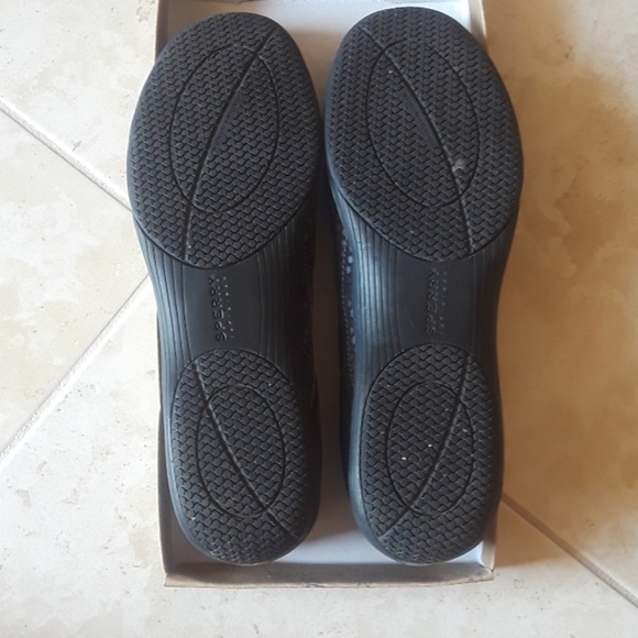 Shoes - Picture 4 of 4